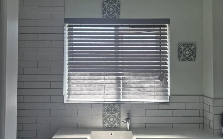 Bathroom Venetian blinds in York, York, North Yorkshire