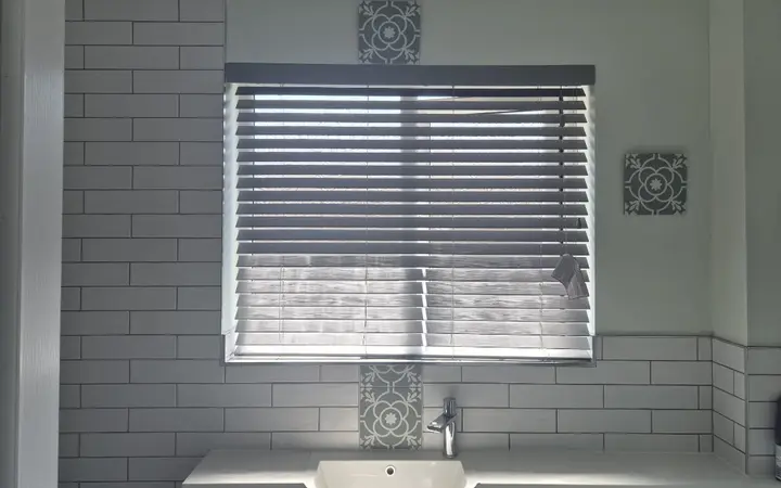 Bathroom Venetian blinds in York, York, North Yorkshire